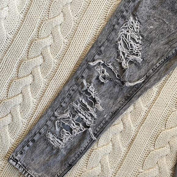 👖2 for $30👖 American Eagle Distressed Grey Denim Mom Jeans - SHORT - Picture 2 of 11